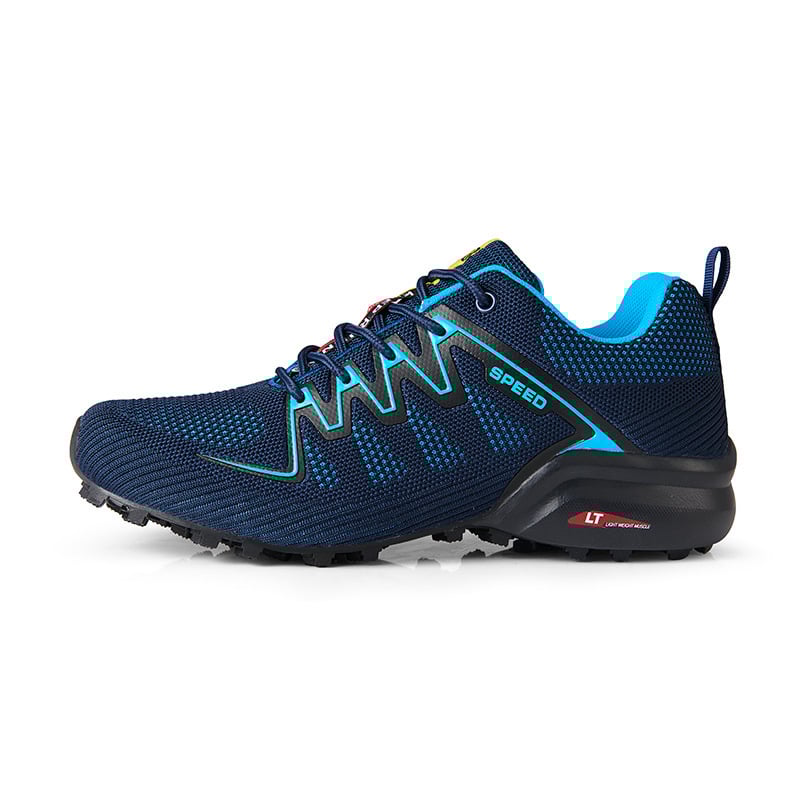 Scarpa da corsa blu scuro con dettagli turchesi, suola antiscivolo e design aerodinamico. Ideale per trail running e attività outdoor.