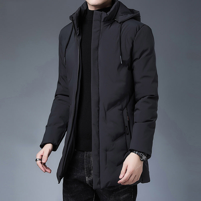 Giacca invernale uomo nera, imbottita, con cappuccio, chiusura zip, design moderno. Abbigliamento moda maschile, stile casual elegante.