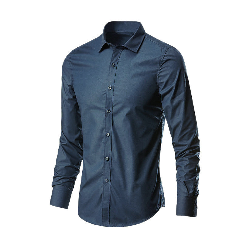 Camicia elegante da uomo blu scuro, maniche lunghe, colletto classico, bottoni frontali. Abbigliamento formale, moda maschile.
