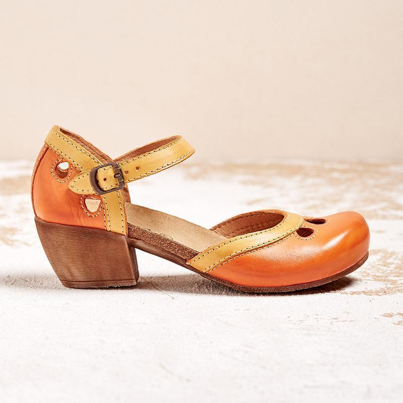 Scarpa da donna in pelle arancione e gialla con tacco basso in legno, cinturino regolabile e design traforato. Elegante e comoda per ogni occasione.