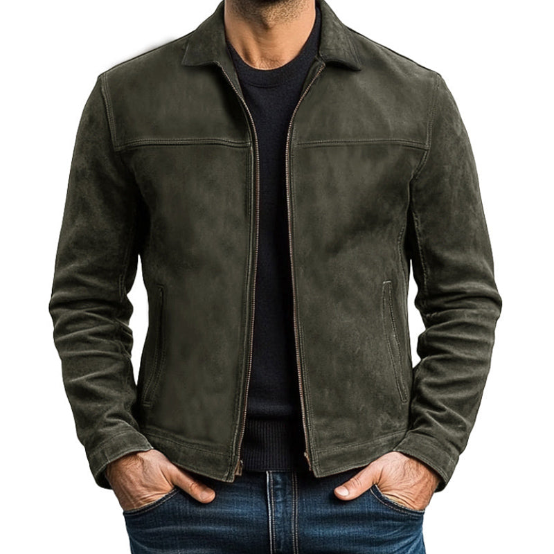 Giacca uomo in pelle scamosciata verde, stile casual, con zip frontale e tasche laterali. Moda maschile autunno, abbigliamento trendy.