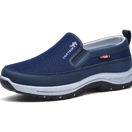 Scarpa slip-on blu da uomo, traspirante e leggera, con suola antiscivolo. Ideale per camminate e attività all'aperto. Design sportivo e confortevole.