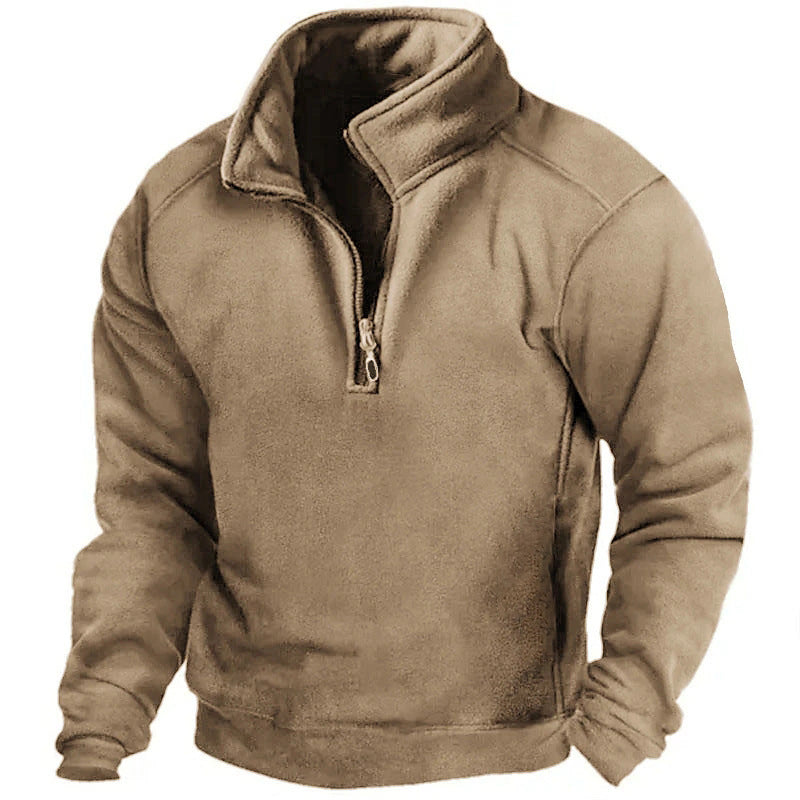 Maglione in pile beige con cerniera a metà, design casual e caldo, ideale per l'inverno. Abbigliamento uomo, moda autunno-inverno, comfort e stile.