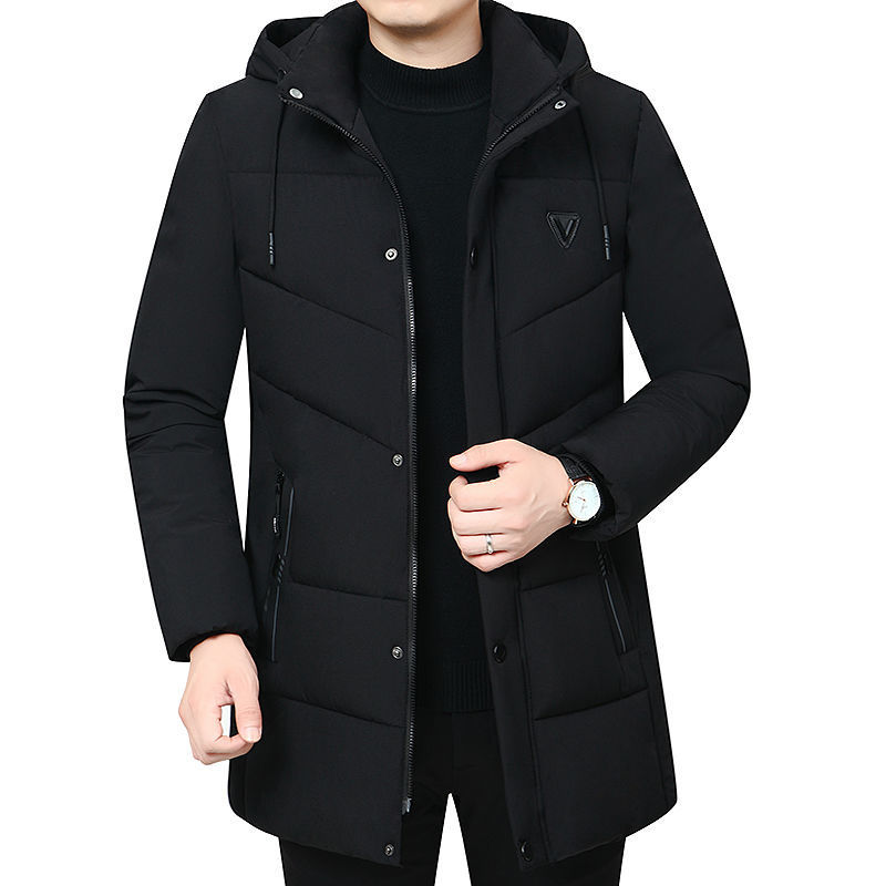 Giacca invernale uomo nera con cappuccio, design trapuntato, chiusura a bottoni, tasche laterali, ideale per moda invernale e abbigliamento casual.