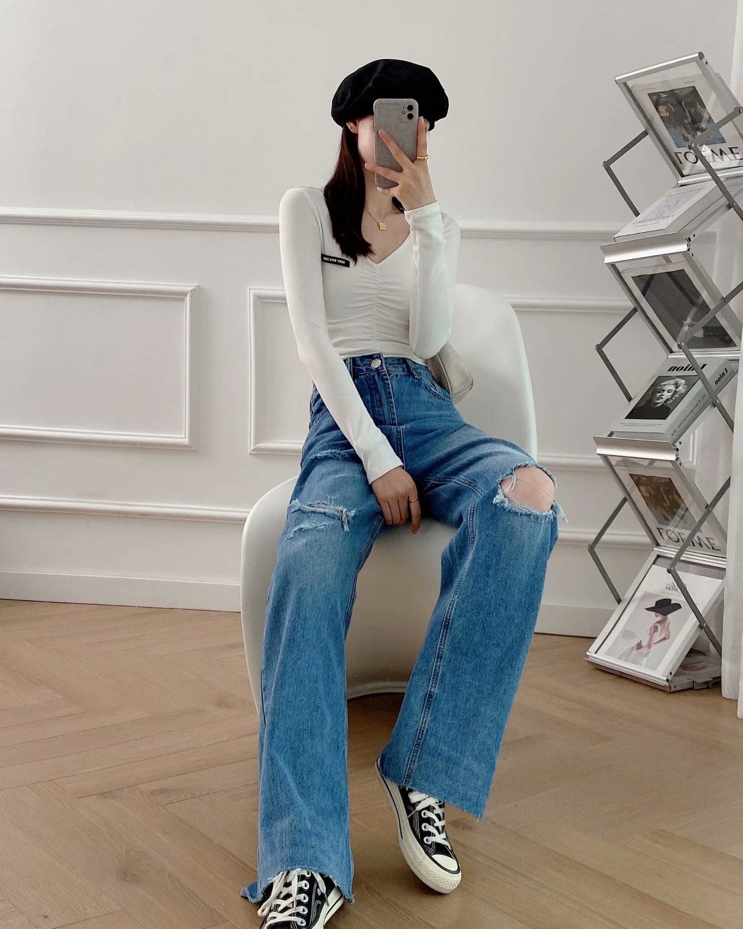 Damebukser med brede og lige ben i mørkeblå med lynlås- og knaplukning