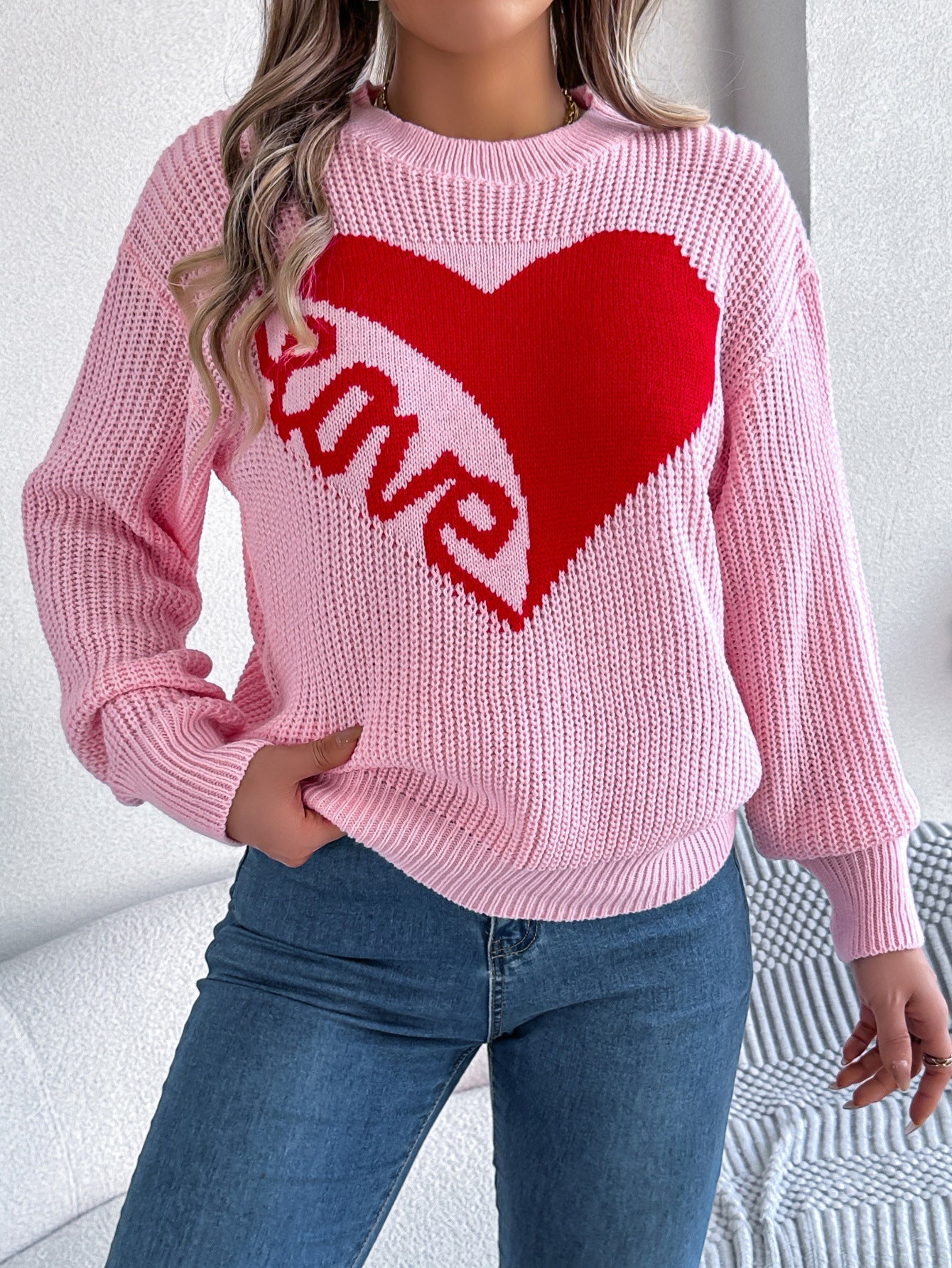 Maglione Donna in Maglia Acrilica con Stampa Cuori, Vestibilità Comoda e Maniche Lunghe
