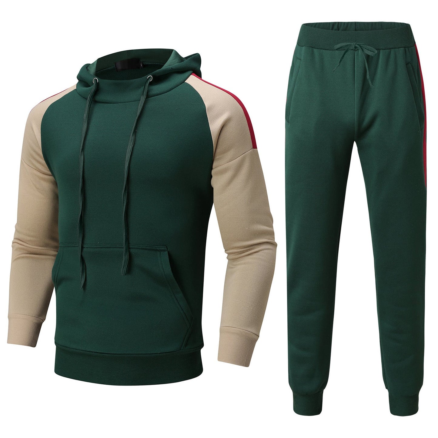 Tuta sportiva verde con felpa a cappuccio e pantaloni, maniche beige con strisce rosse. Abbigliamento casual uomo, moda autunno-inverno.