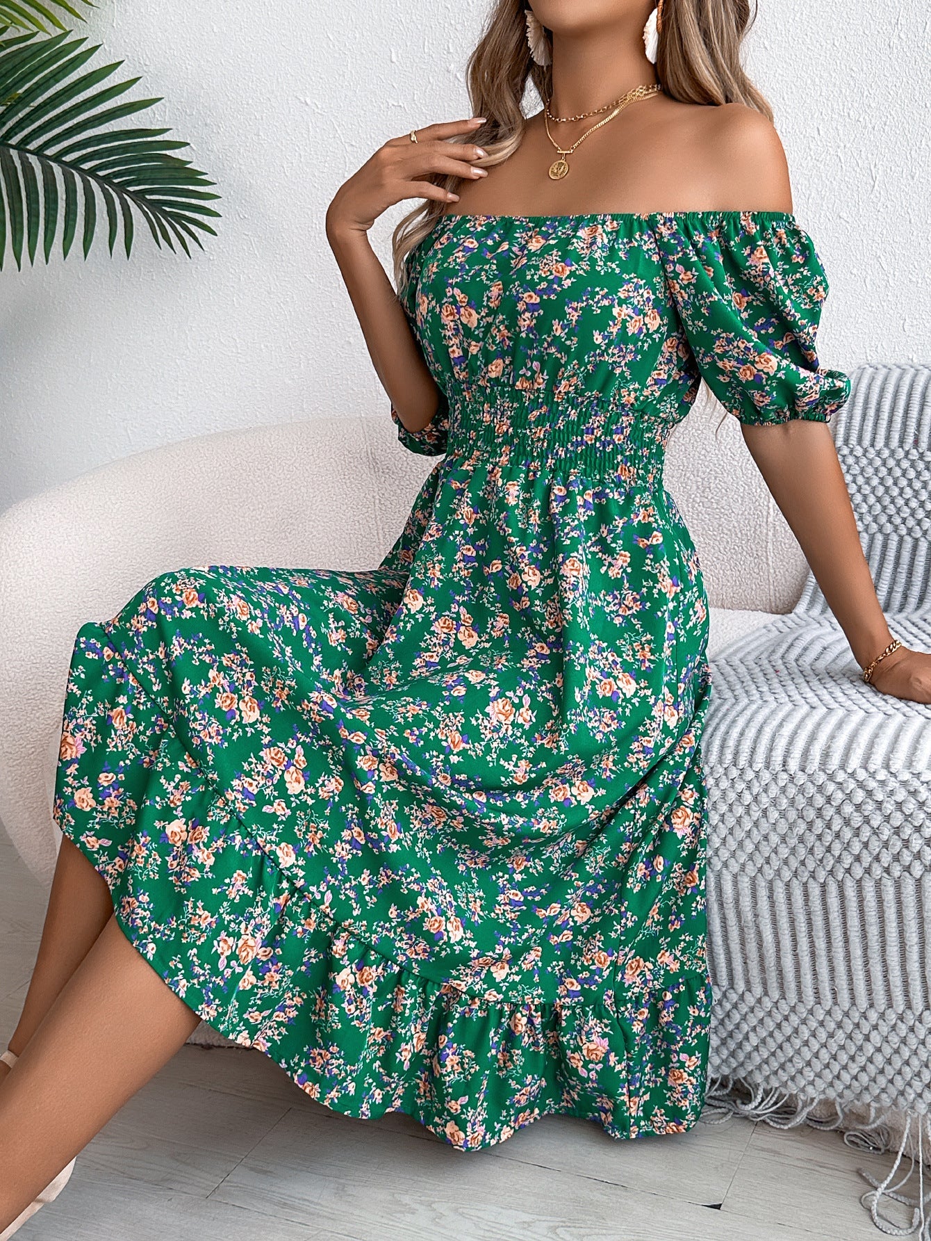 Abito a Fiori con Scollo Quadrato, Balze e Vita Alta | Ideale per l’Estate