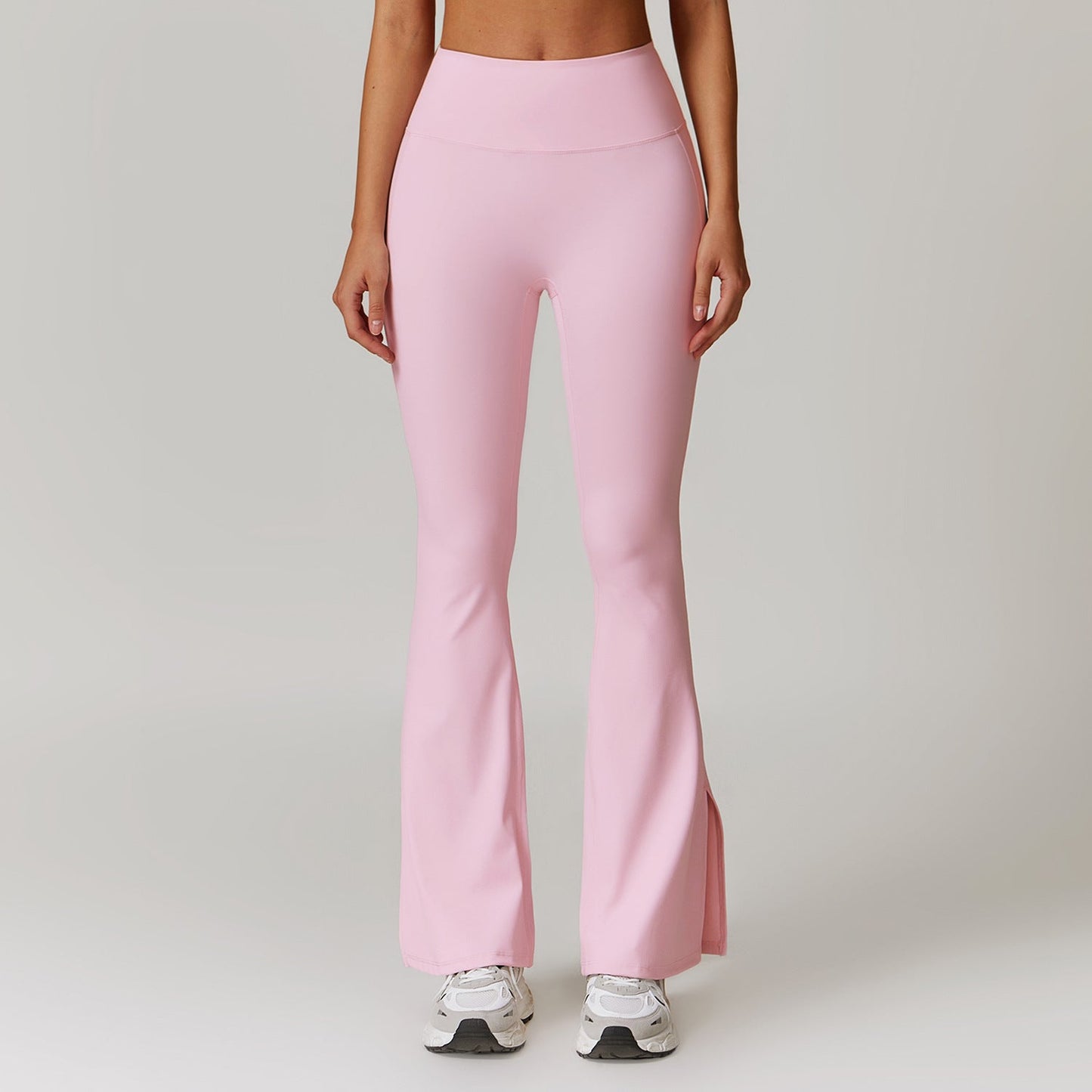 Pantaloni a zampa rosa da donna, vita alta, tessuto elasticizzato, ideali per yoga o fitness. Scarpe da ginnastica bianche incluse.
