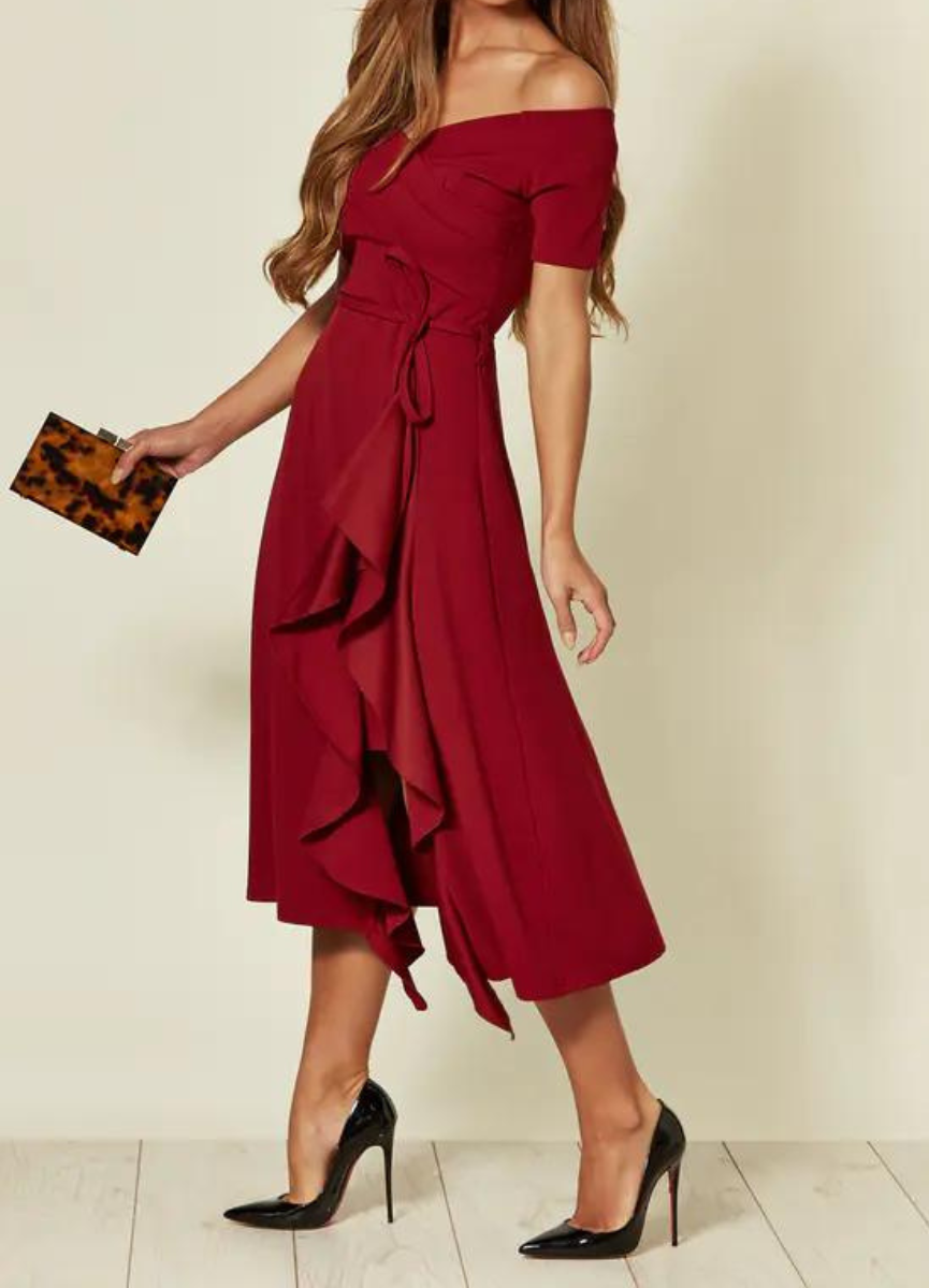 Elegante Abito Off-Shoulder con Vestibilità Sagomata