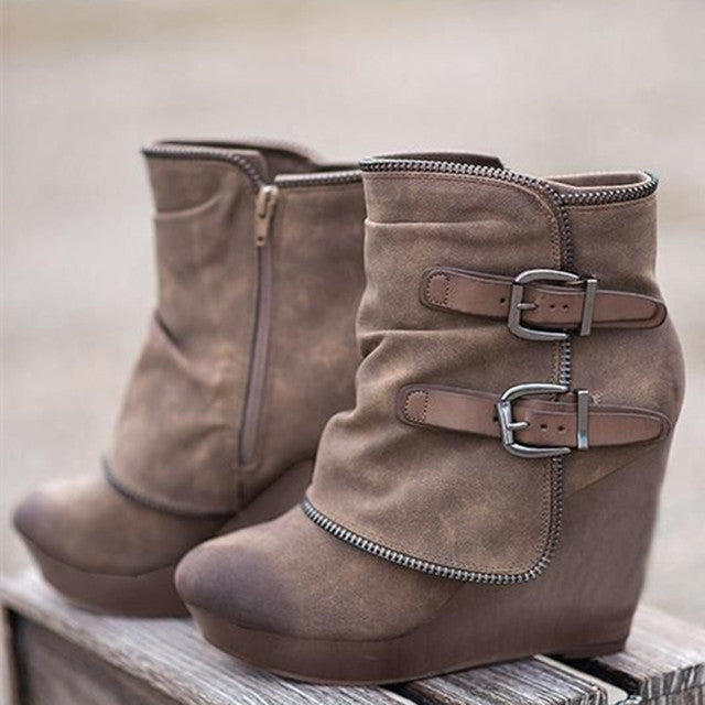 Stivali alti aderenti con design slanciato e vestibilità comoda ideali per l’autunno