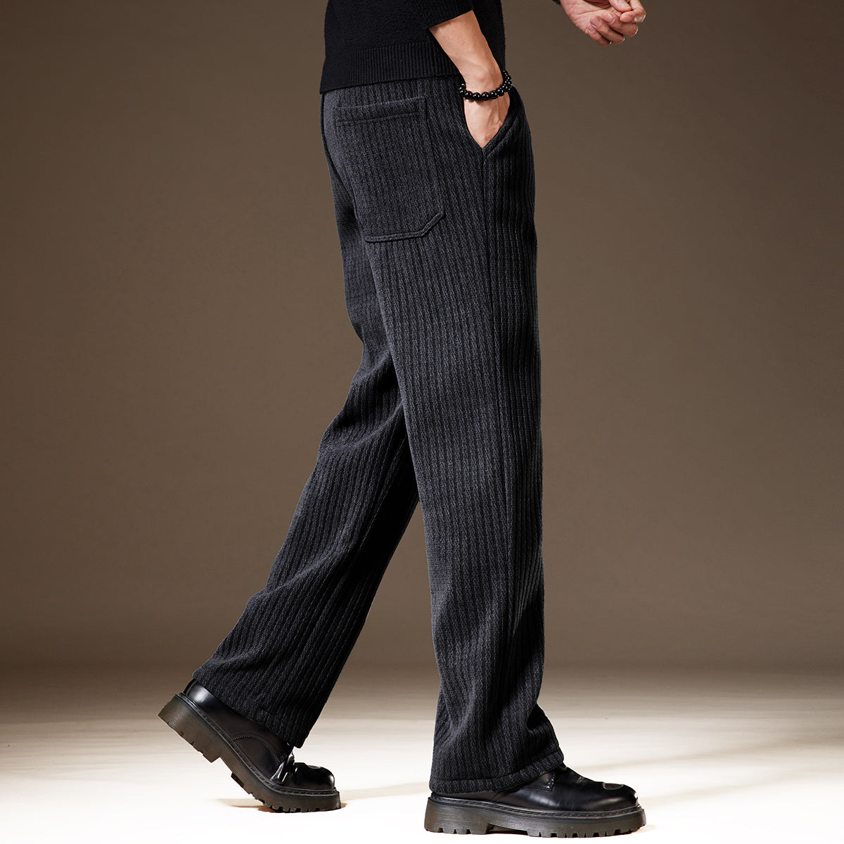 Pantaloni da Uomo in Velluto a Coste con Taglio Dritto e Multiple Tasche