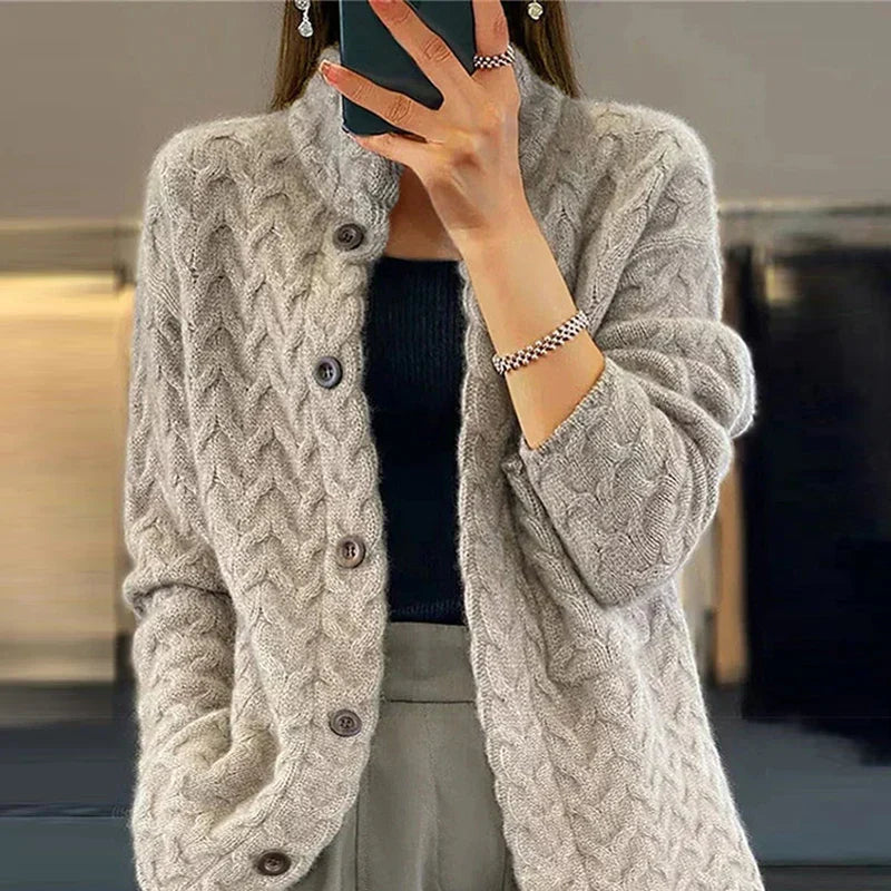 Cardigan in maglia caldo e morbido con vestibilità comoda ideale per l'autunno