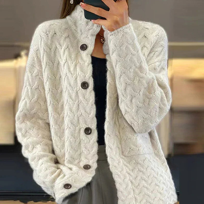 Cardigan in maglia caldo e morbido con vestibilità comoda ideale per l'autunno