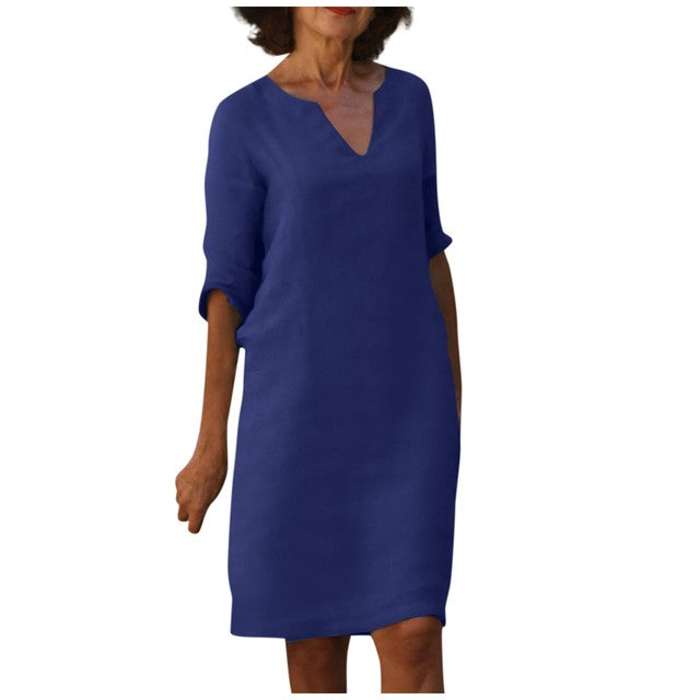 Abito blu donna, maniche a tre quarti, scollo a V, stile casual elegante. Vestito estivo leggero, moda femminile, abbigliamento trendy.