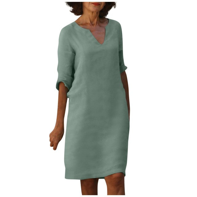 Abito verde salvia da donna, maniche a tre quarti, scollo a V, stile casual elegante. Perfetto per moda femminile e abbigliamento estivo.