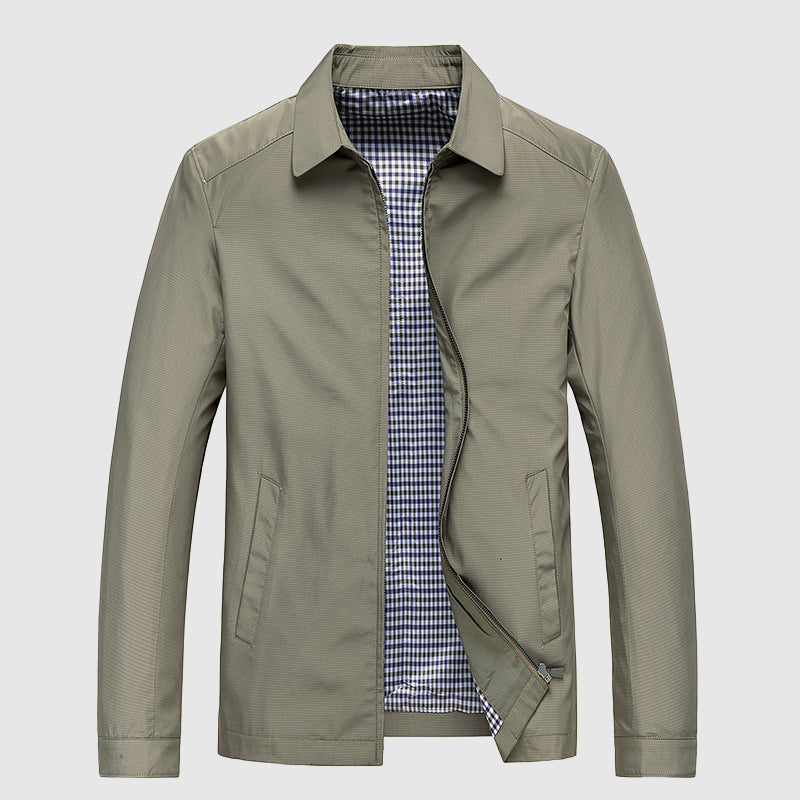 Giacca uomo verde oliva, leggera, con fodera a quadri, chiusura zip, stile casual elegante, perfetta per primavera e autunno.