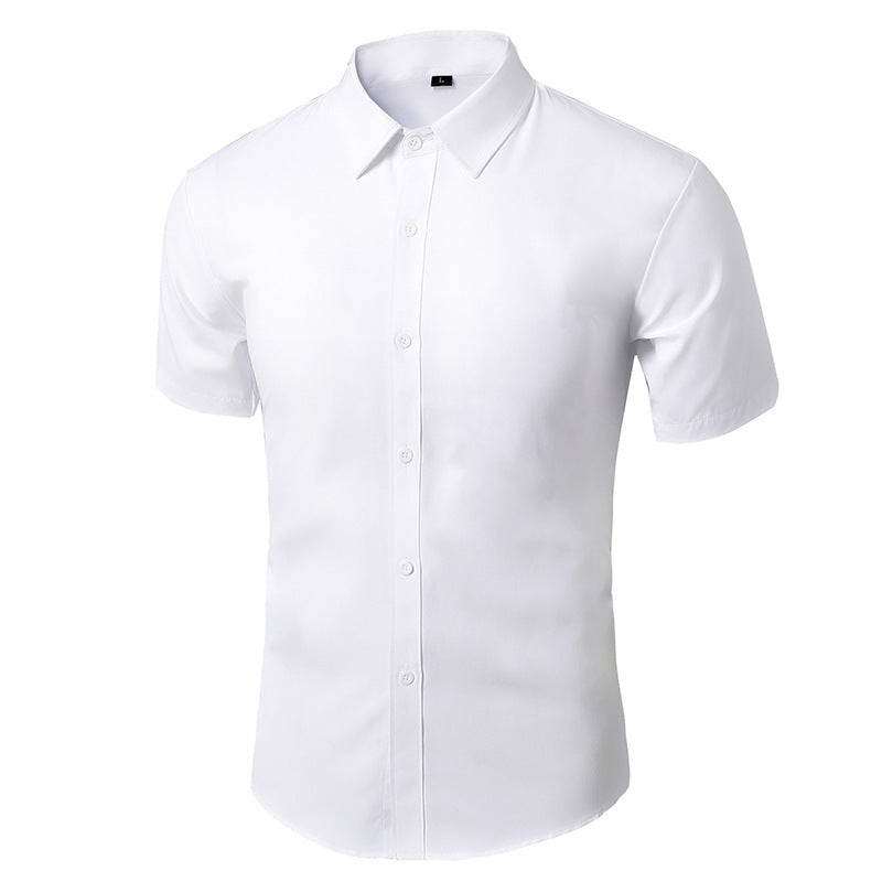 Camicia bianca a maniche corte da uomo, elegante e classica, ideale per abbigliamento formale e casual. Tessuto leggero e traspirante.