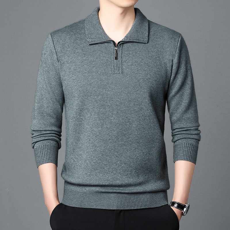 Maglione uomo grigio con zip, maniche lunghe, colletto a polo, stile casual elegante, perfetto per autunno e inverno.