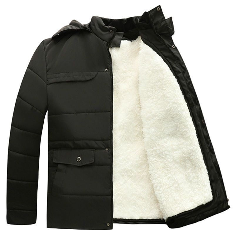 Giacca invernale nera con cappuccio, imbottitura interna in pelliccia sintetica bianca, tasche frontali, ideale per climi freddi.