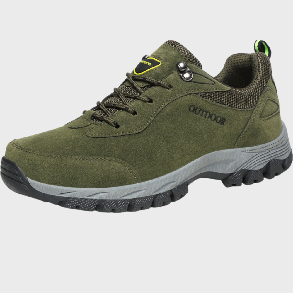 Scarpa da trekking verde oliva per uomo, suola antiscivolo, design robusto, ideale per escursioni outdoor, comfort e resistenza.