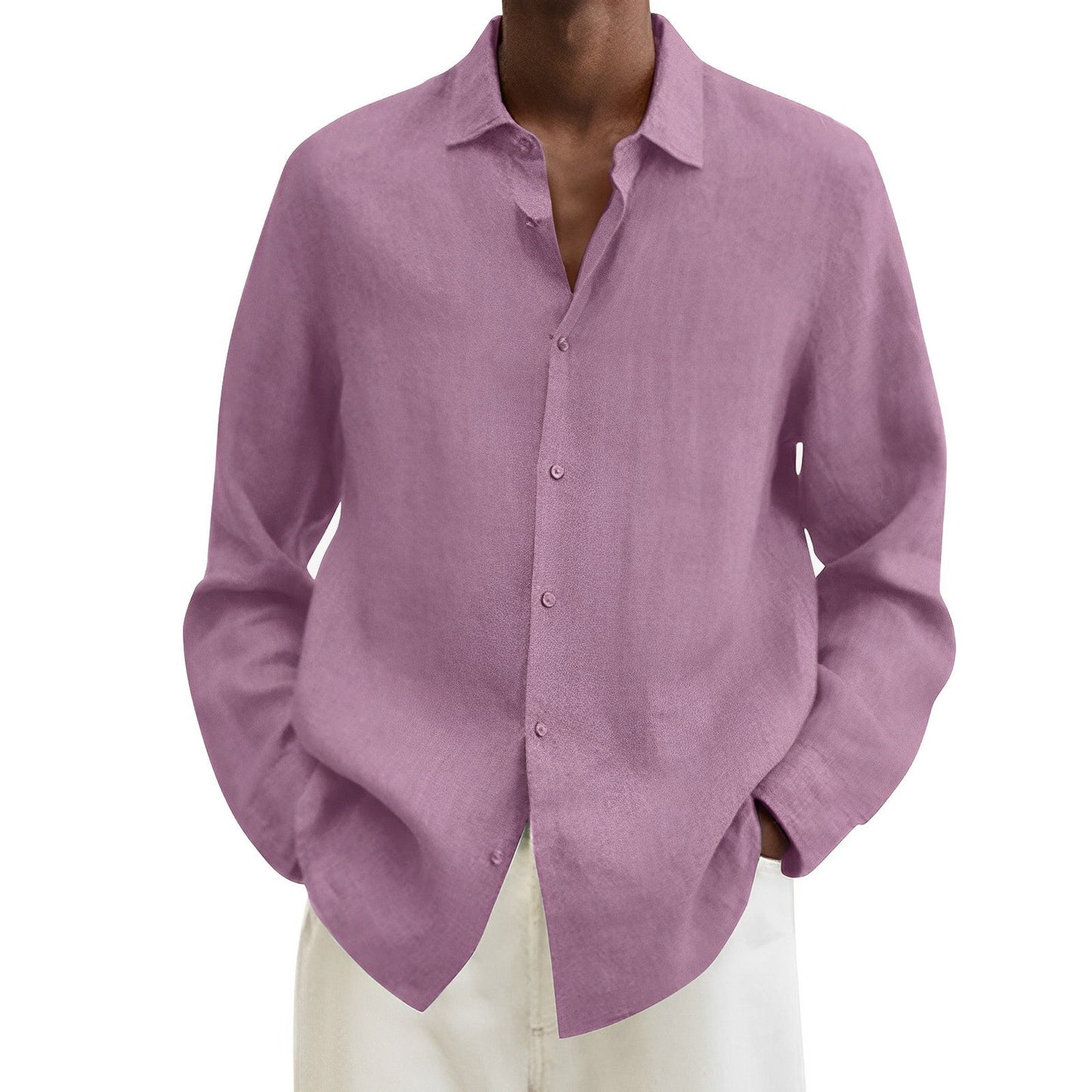 Camicia uomo in lino rosa, maniche lunghe, colletto classico, abbinata a pantaloni bianchi. Moda elegante e casual per la primavera-estate.