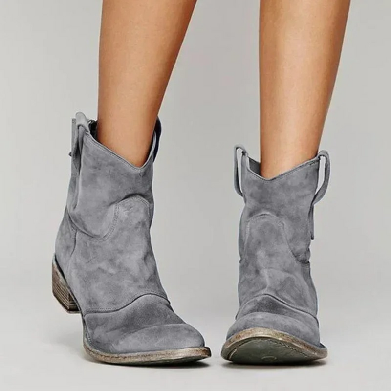 Stivali donna in pelle scamosciata grigia, tacco basso, design western. Scarpe moda autunno, eleganti e versatili per look casual e chic.