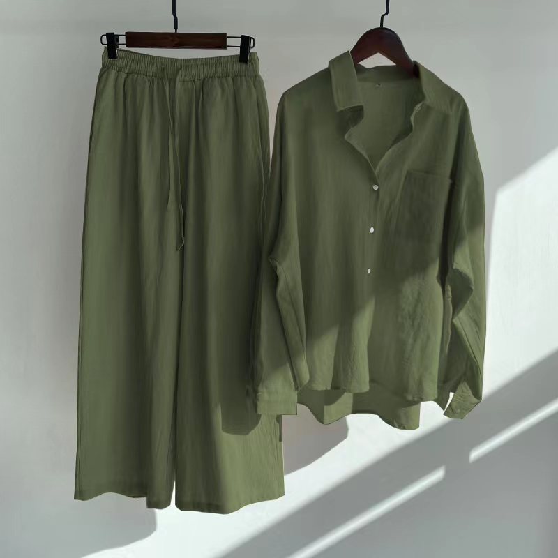 Completo da Donna a Due Pezzi in Cotone-Lino con Camicia e Pantaloni Capri a Vita Alta con Tasche