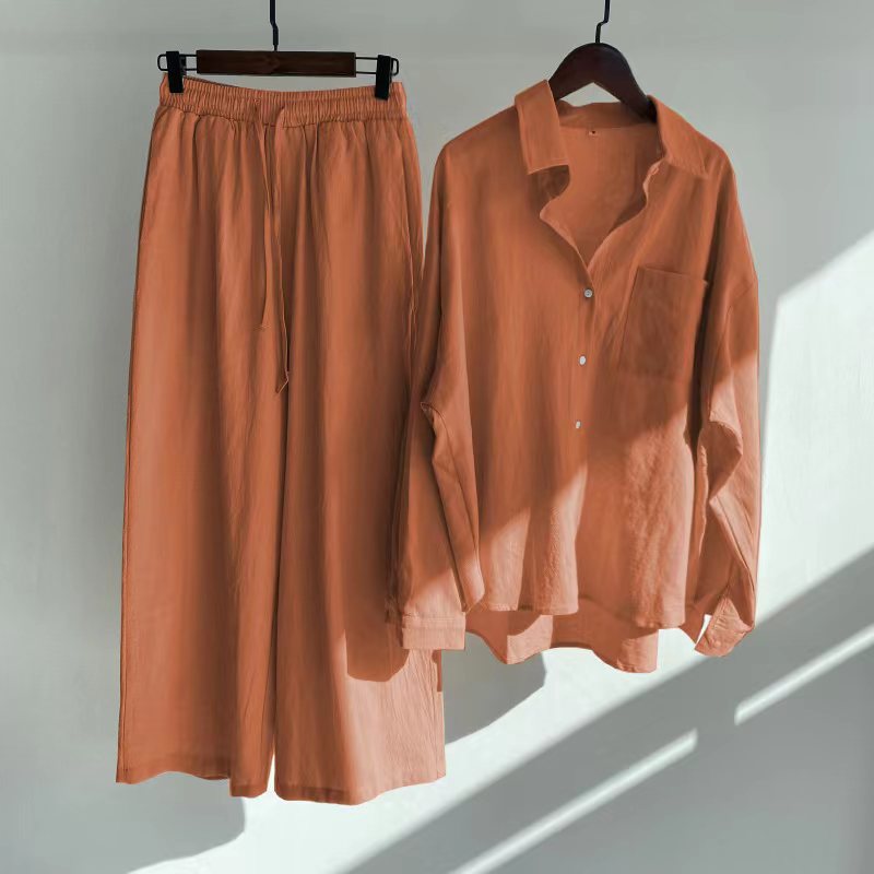 Completo da Donna a Due Pezzi in Cotone-Lino con Camicia e Pantaloni Capri a Vita Alta con Tasche