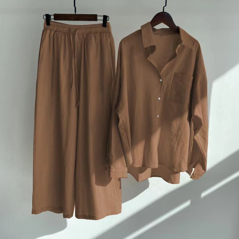 Completo da Donna a Due Pezzi in Cotone-Lino con Camicia e Pantaloni Capri a Vita Alta con Tasche