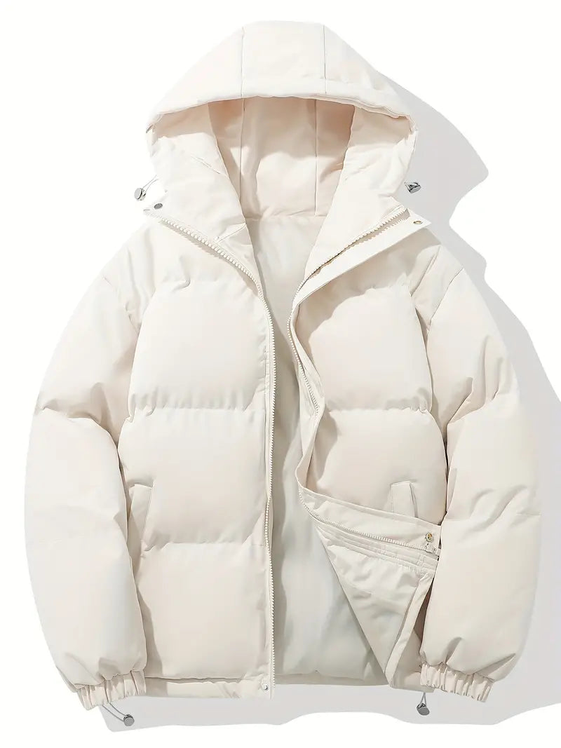 Giacca invernale imbottita bianca con cappuccio, design trapuntato, chiusura a zip, tasche laterali. Moda uomo, abbigliamento caldo, stile casual.