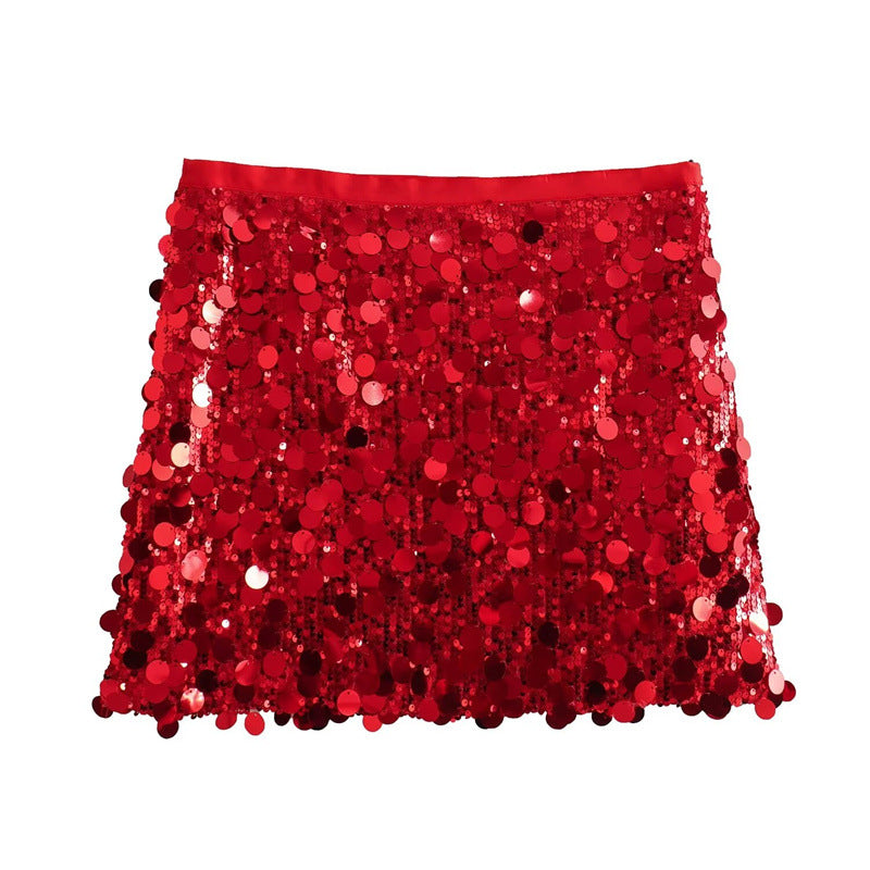 Minigonna rossa con paillettes scintillanti, moda femminile, abbigliamento da festa, stile glamour, tessuto luccicante, tendenza 2023.