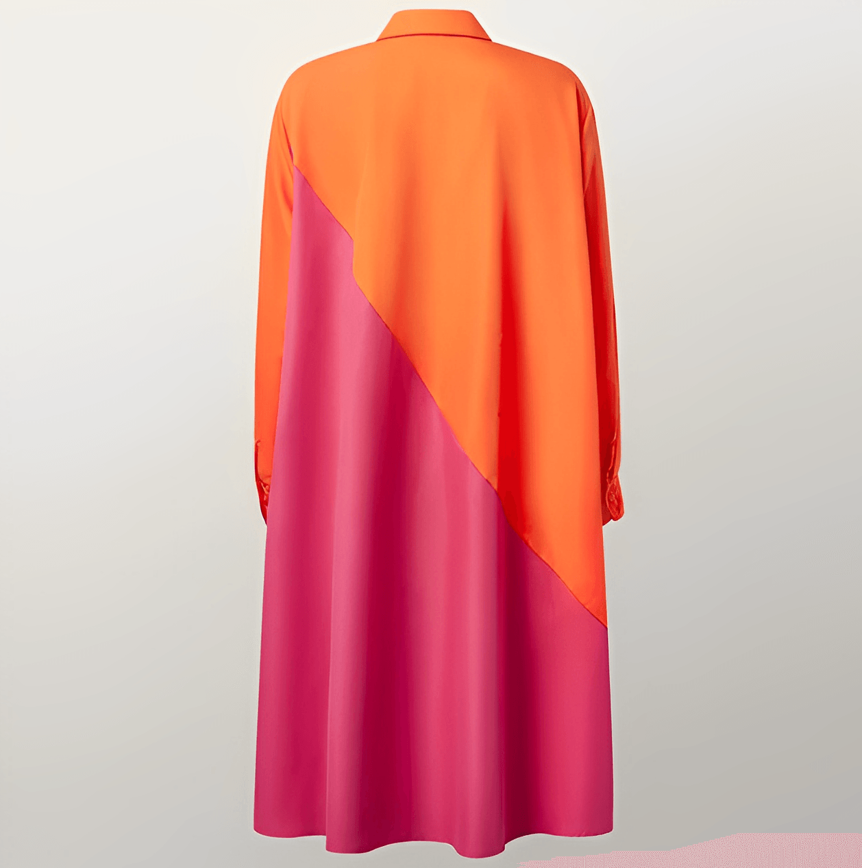 Abito con colletto risvoltato e silhouette elegante ideale per l'estate