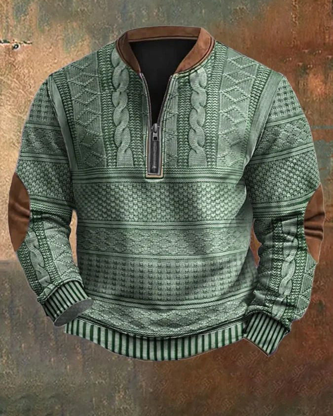 Maglione verde in maglia con zip, motivo intrecciato, gomitiere marroni, sfondo marrone. Maglione uomo autunno inverno, moda casual elegante.
