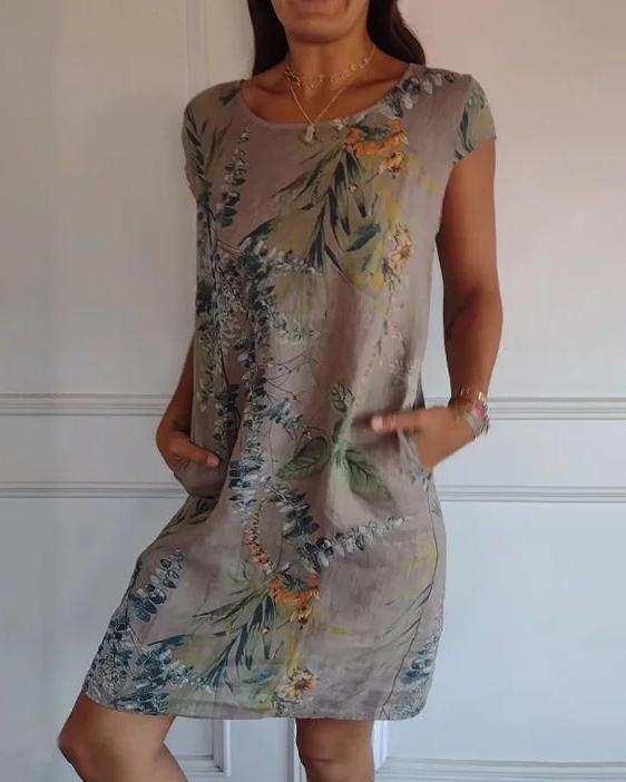 Abito estivo donna in lino beige con stampa floreale verde e arancione, maniche corte, tasche laterali. Moda casual elegante, abbigliamento femminile.