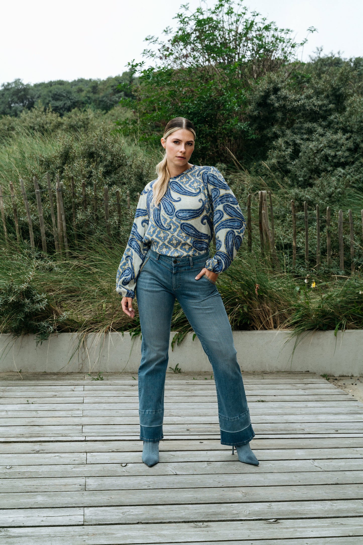 Jeans a Gamba Larga da Donna con Cucitura Frontale a V