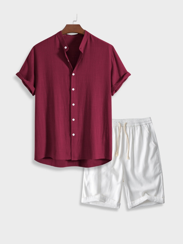 Camicia rossa a maniche corte con colletto alla coreana e pantaloncini bianchi in cotone, abbigliamento estivo casual per uomo, moda 2023.
