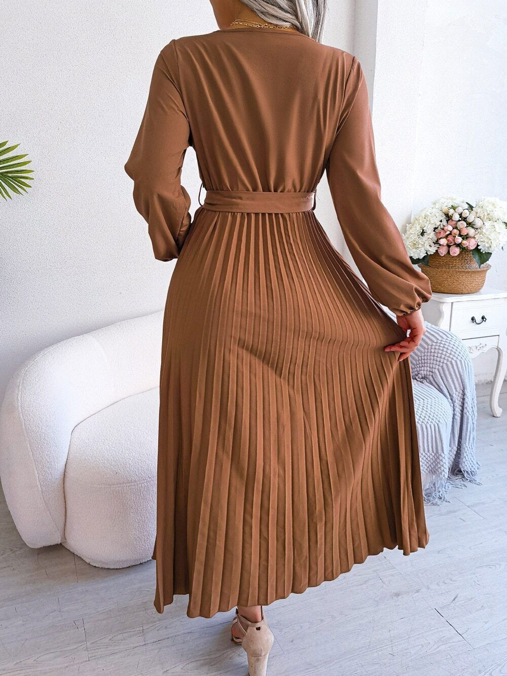 Abito Maxi Boho con Scollatura a V Profonda e Dettagli a Frange