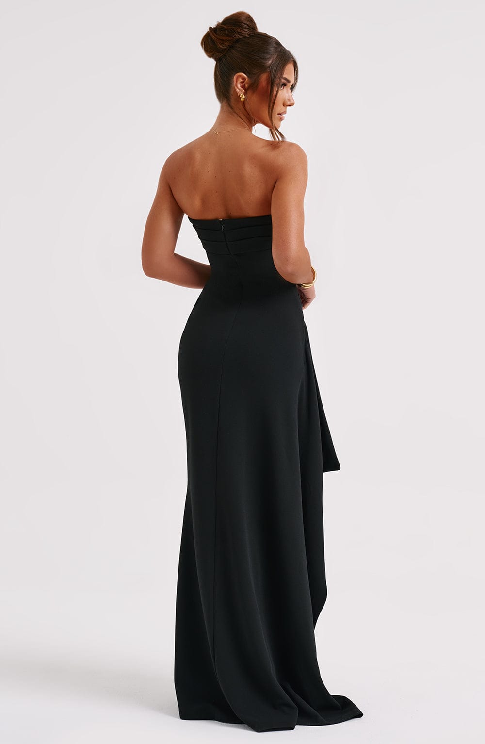 Elegante Abito Attillato con Scollo Bardot