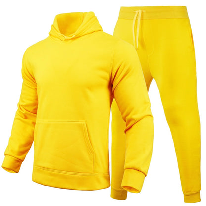 Tuta sportiva gialla unisex, composta da felpa con cappuccio e pantaloni, ideale per allenamento e tempo libero. Tessuto morbido e confortevole.