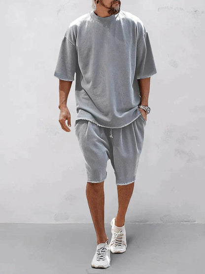 Set estivo leggero con pantaloncini e maglia a maniche corte