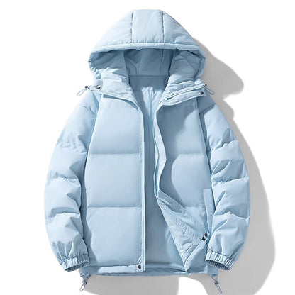 Giacca invernale imbottita azzurra con cappuccio, chiusura a zip, polsini elasticizzati. Ideale per freddo, moda uomo e donna, abbigliamento casual.