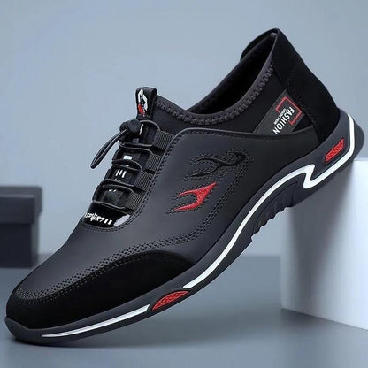 Scarpa sportiva nera da uomo con dettagli rossi, suola antiscivolo e design moderno. Ideale per corsa e attività all'aperto. Calzature comode e resistenti.