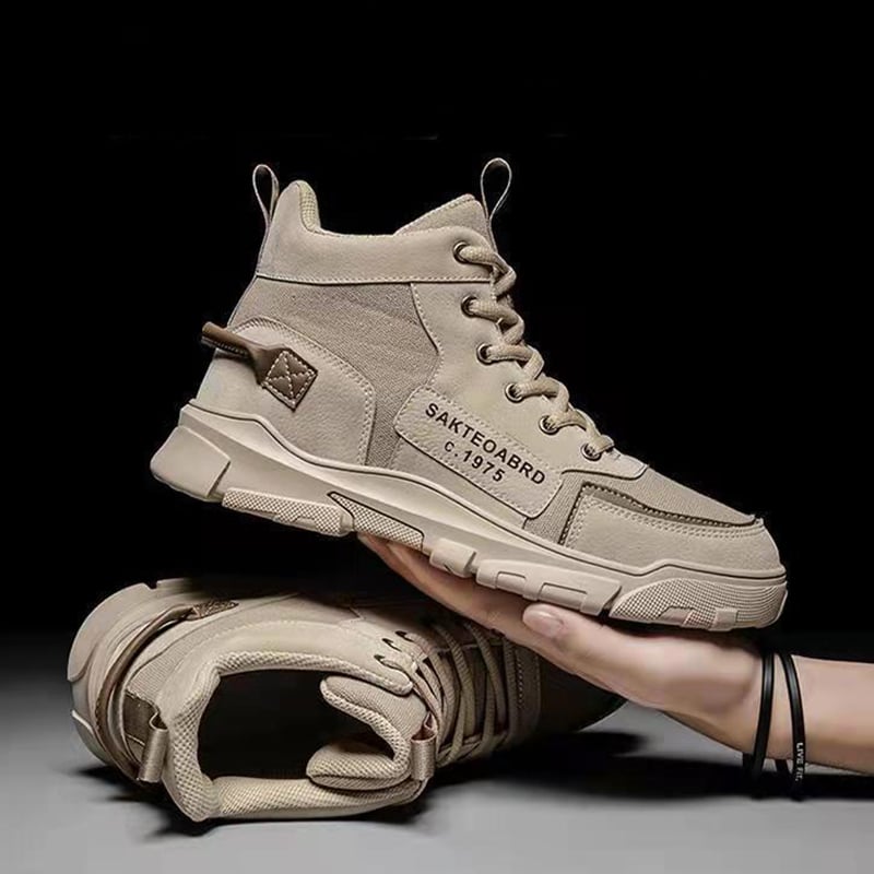 Herrestøvler med snørebånd ved anklen, overdel i lærred og kilehæl