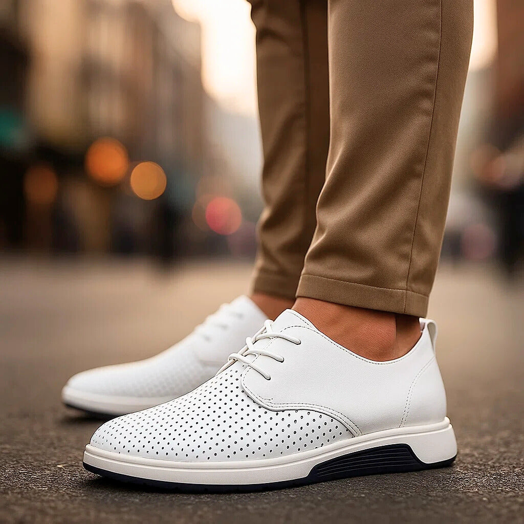 Herresko med slip-on design, ventileret overdel og Grip-Edge sål