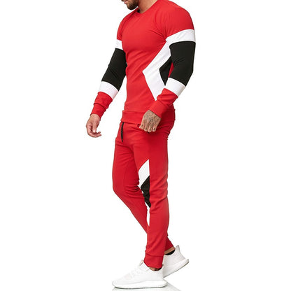 Tuta sportiva uomo rossa, bianca e nera, design moderno, maniche lunghe, pantaloni aderenti, scarpe bianche. Abbigliamento fitness casual.