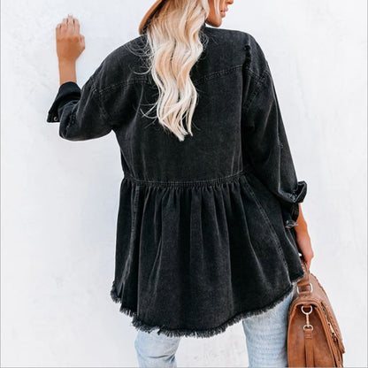 Chaqueta de mujer en denim con cuello de solapa y dobladillo sin rematar