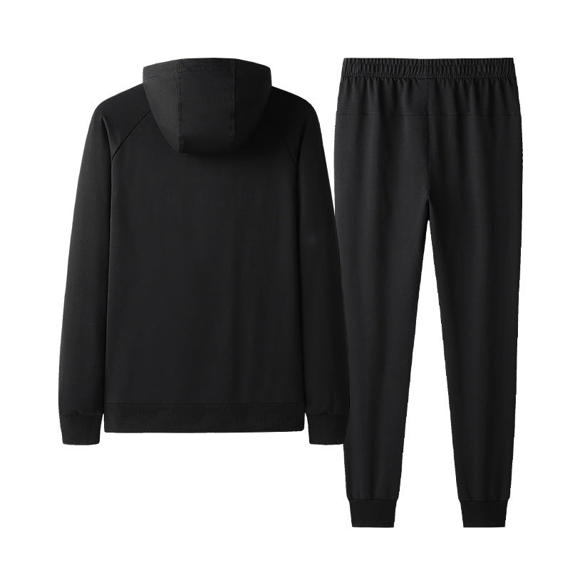 Tuta sportiva nera unisex, composta da felpa con cappuccio e pantaloni. Abbigliamento casual, comodo e moderno per attività sportive e tempo libero.