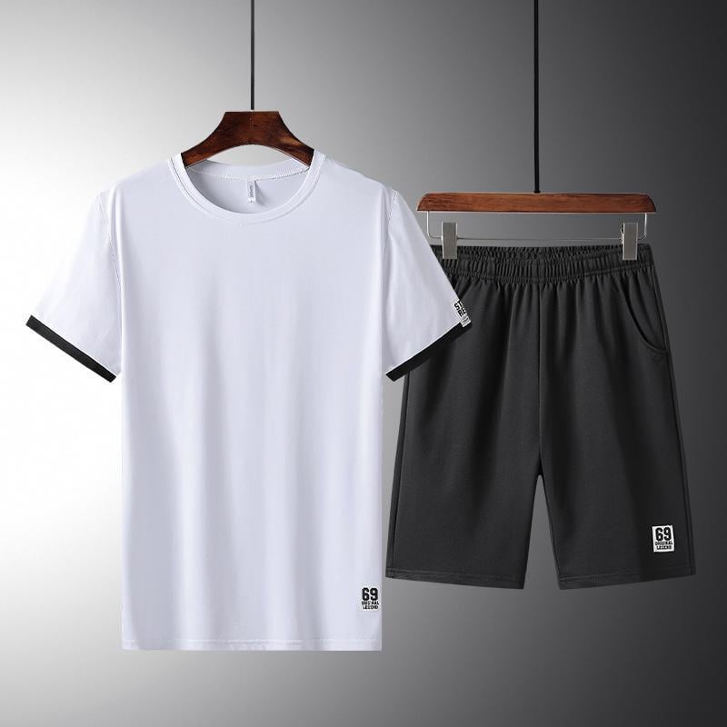 Set completo sportivo uomo: maglietta bianca e pantaloncini neri, design minimalista, ideale per palestra e attività fisica. Abbigliamento estivo casual.