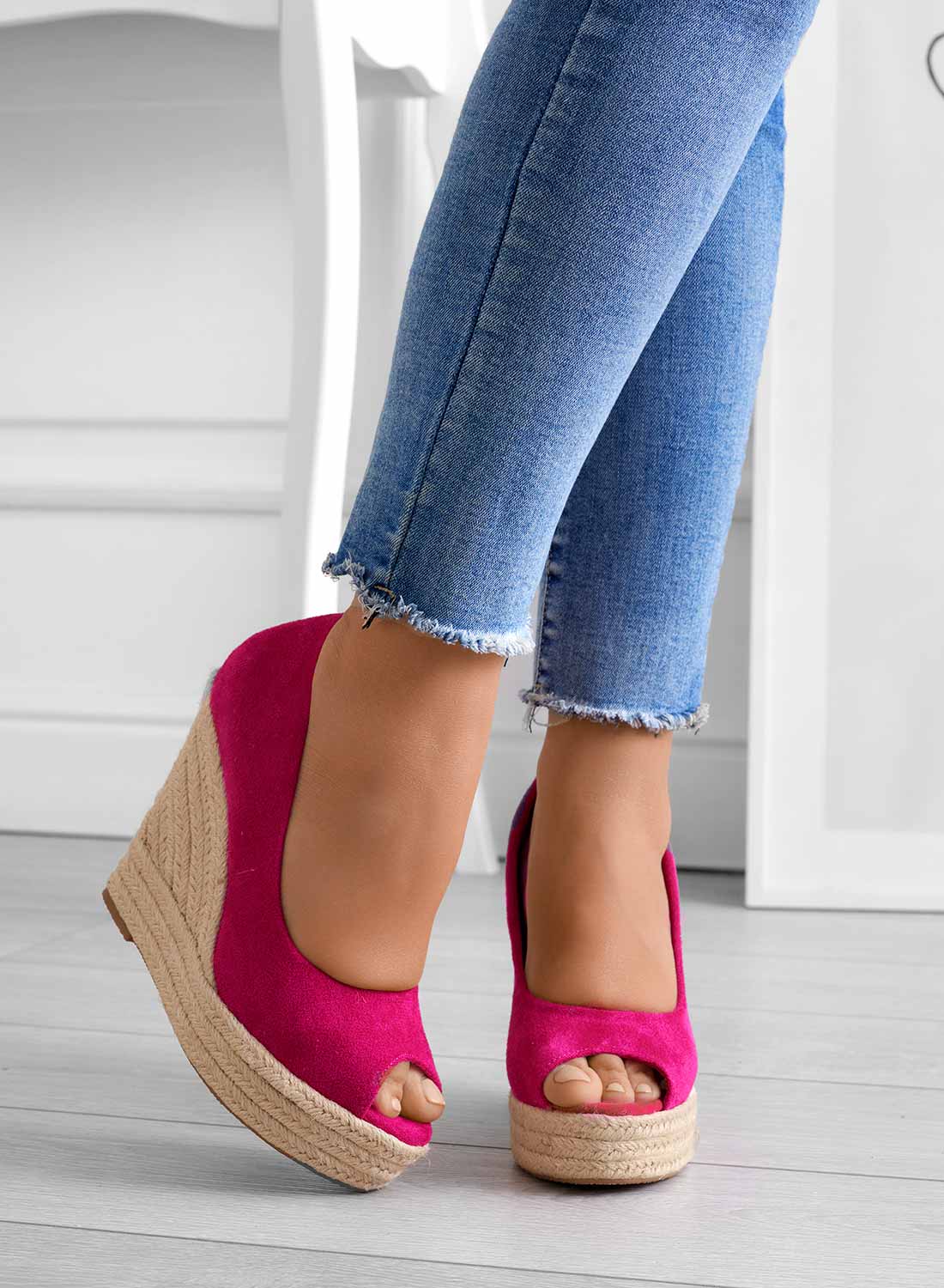 Sandali con Zeppa in Suede con Fodera Morbida e Punta Aperta | Ideali per Primavera ed Estate
